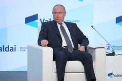 Tổng thống Putin bất ngờ 'cám ơn' lệnh trừng phạt của châu Âu