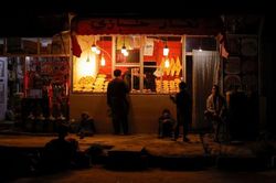 Phiến quân IS cho nổ cột điện, thủ đô Kabul chìm trong bóng tối