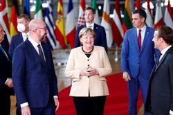 Xúc động lễ chia tay bà Angela Merkel