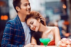 Cảnh tượng trong nhà giữa chồng và cô hàng xóm khiến vợ nghẹn đắng, không thể tin nổi