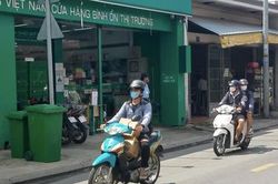 Dàn cảnh bị say nắng, nhờ đi mua nước suối rồi trộm xe máy