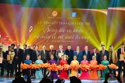 Tôn vinh nghề giáo qua các ca khúc về thầy cô và mái trường