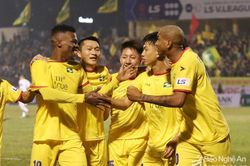Sông Lam Nghệ An và chuyện sao sáng trên sân, trên khán đài