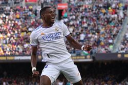 Quật ngã Barca, Real Madrid chiếm ngôi đầu La Liga
