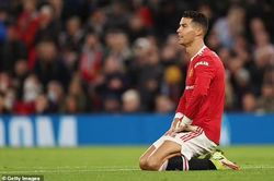 M.U thua đau, Ronaldo viết 'tâm thư' xin lỗi