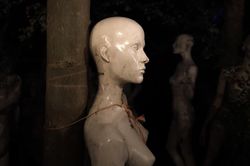 Con đường với 20.000 mannequin ở Anh