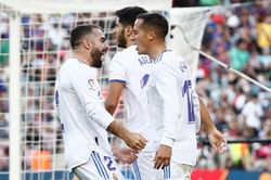 ĐIÊM NHẤN Barcelona 1-2 Real Madrid: Khi Koeman dính đòn của Ancelotti