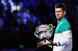 Bộ mặt nào của Djokovic tại Rolex Paris Masters?