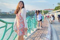 Hot girl U19 nữ Việt Nam rạng ngời ngày đầu đông