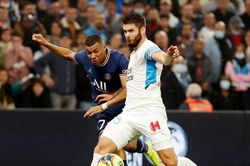 Chơi thiếu người, Messi và đồng đội bất lực ở derby nước Pháp