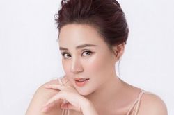 Ca sỹ Vy Oanh làm việc với công an về đơn tố cáo bà Nguyễn Phương Hằng