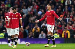 MU thua thảm Liverpool: Solskjaer và ác mộng ở Old Trafford