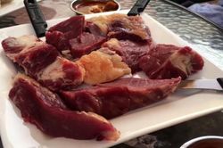 Thịt sống là đặc sản không thể thiếu ở đất nước này