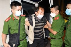 Nghi phạm sát hại bố mẹ và em gái từng chém vợ trọng thương, phải đi tù 6 năm