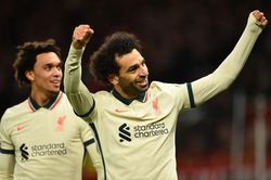 Man Utd sụp đổ, Liverpool không thèm ghi thêm bàn thắng