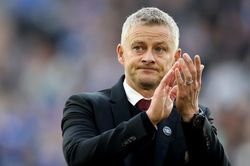 Jamie Carragher: 'Man Utd cần HLV giỏi hơn Solskjaer'