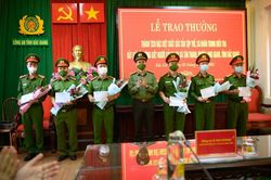 Khen thưởng tập thể, cá nhân phá vụ án nghịch tử giết bố mẹ, em gái ở Bắc Giang