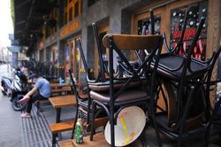 Doanh nghiệp nóng ruột chờ mở cửa, TP.HCM vẫn cân nhắc