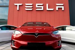 Giá trị Tesla vượt mốc 1.000 tỷ USD