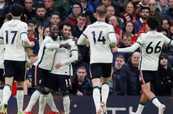 Ngoại hạng Anh dưới bóng Liverpool
