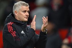 MU bất ngờ 'quay xe', không sa thải Solskjaer