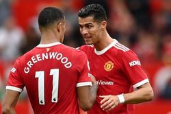 Ronaldo phát điên với Greenwood ở trận thua Liverpool