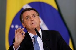 Nói vaccine COVID-19 gây AIDS nặng, Tổng thống Brazil bị Youtube khóa tài khoản