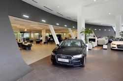 Các nhà nhập khẩu ô tô tiếp tục kiến nghị giảm phí trước bạ 50%