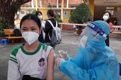 Cận cảnh những mũi tiêm vắc xin COVID-19 đầu tiên cho trẻ em tại Việt Nam