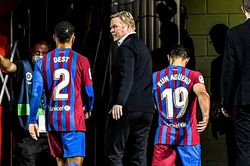 Barcelona chính thức sa thải Koeman