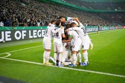 Gladbach 5-0 Bayern Munich: Dùng đội hình mạnh nhất, Bayern vẫn thảm bại không ngờ