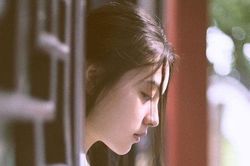 Biết mẹ vợ đến thăm, chồng tôi vội vã đi chợ nấu ăn, nhưng nhìn mâm cơm, tôi lảo đảo muốn ngã