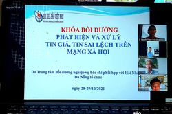 Bồi dưỡng phát hiện, xử lý tin giả, tin sai lệch trên mạng xã hội cho người làm báo