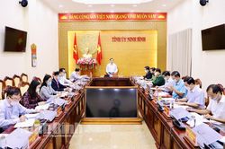 Thường trực Tỉnh ủy giao ban với Thường trực các huyện, thành ủy, đảng ủy trực thuộc