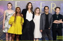 5 con của Angelina Jolie mặc đẹp, cùng mẹ dự công chiếu phim