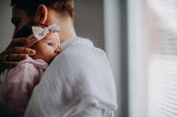 Nam giới Anh sợ không thể có con khi quá già