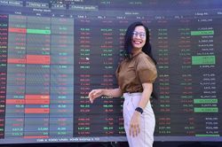 VN-Index lại lập đỉnh mới ở 1.444 điểm