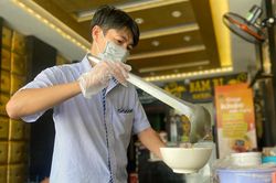 Quán karaoke ở TP.HCM thành tiệm bún bò đắt khách