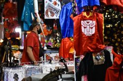 Hàng Mã thưa thớt lạ lùng trước ngày lễ Halloween