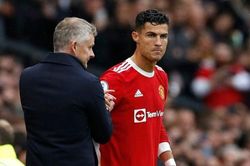 Nội bộ MU sẽ ra sao khi HLV Solskjaer vẫn được trao cơ hội?