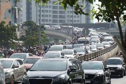 Đề xuất lập hồ sơ dự án thu phí ô tô vào khu trung tâm TP.HCM
