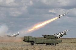 Phòng không Syria dồn dập bắn trả tên lửa Israel