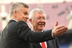 Tottenham vs MU: Sir Alex có quá nuông chiều Solskjaer?