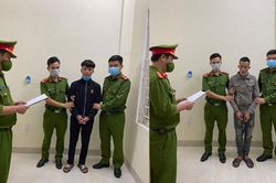 Tạm giữ hình sự 2 đối tượng đánh học sinh trước cổng trường