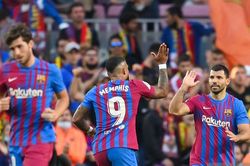 Barcelona đá với Alaves bằng đội hình nào sau khi sa thải Koeman?