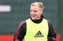 Van de Beek đổi người đại diện để rời MU
