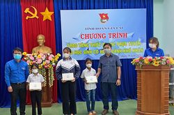Gia Lai tiếp tục triển khai chương trình 'Sóng và máy tính cho em'