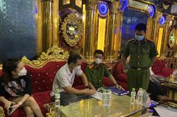 Bà Rịa- Vũng Tàu: Quán karaoke lén tổ chức ăn nhậu, hát hò
