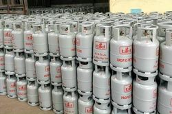 Giá gas tiến sát 500.000 đồng/bình 12kg