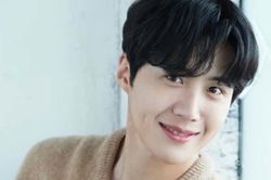 Nhãn hàng quay lại với Kim Seon Ho sau lùm xùm